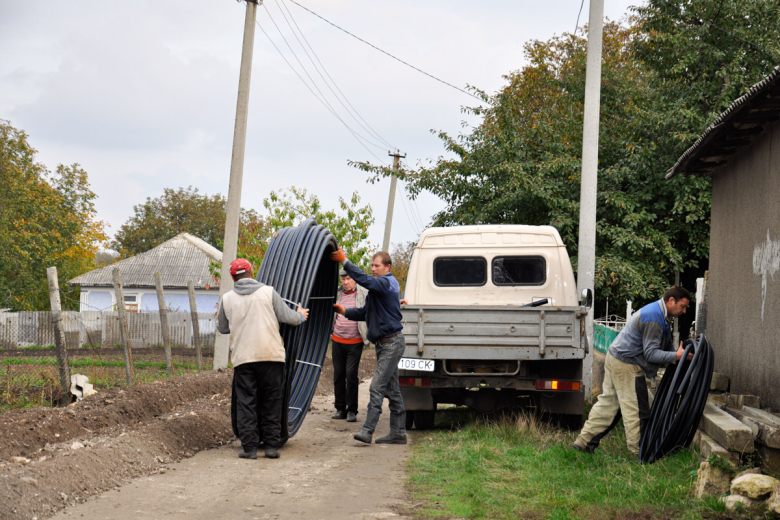 Прокладка водопровода в с.Слобода Рашково. 