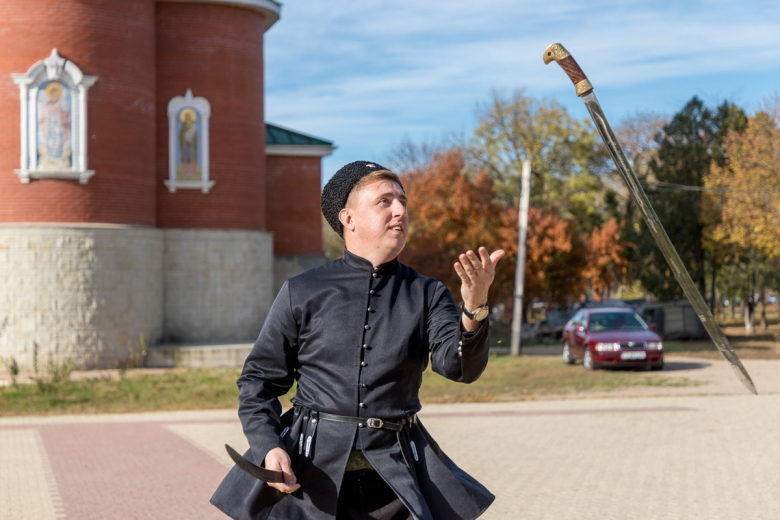 Фланкировка шашкой