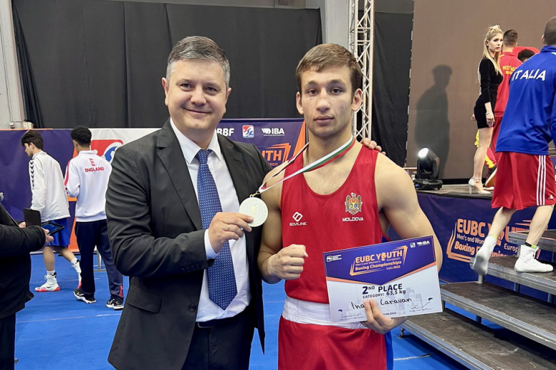 На фото Януш Караван